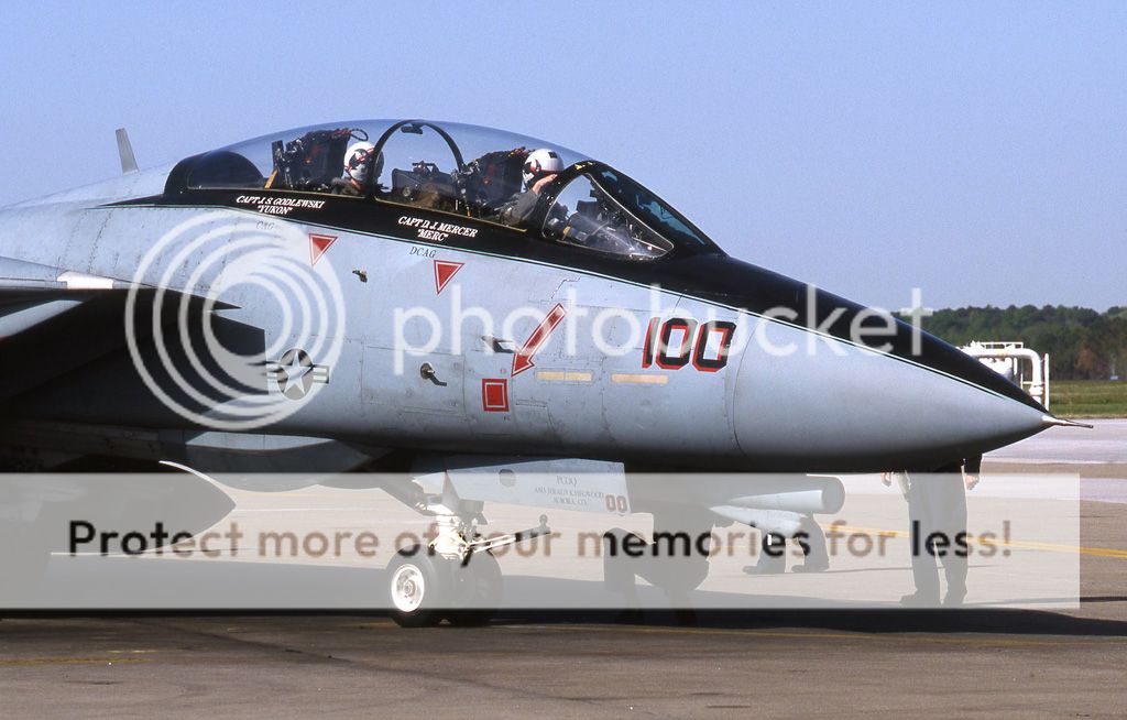 VF41FastEagle100Kneel.jpg Photo by Ferg2009 Photobucket